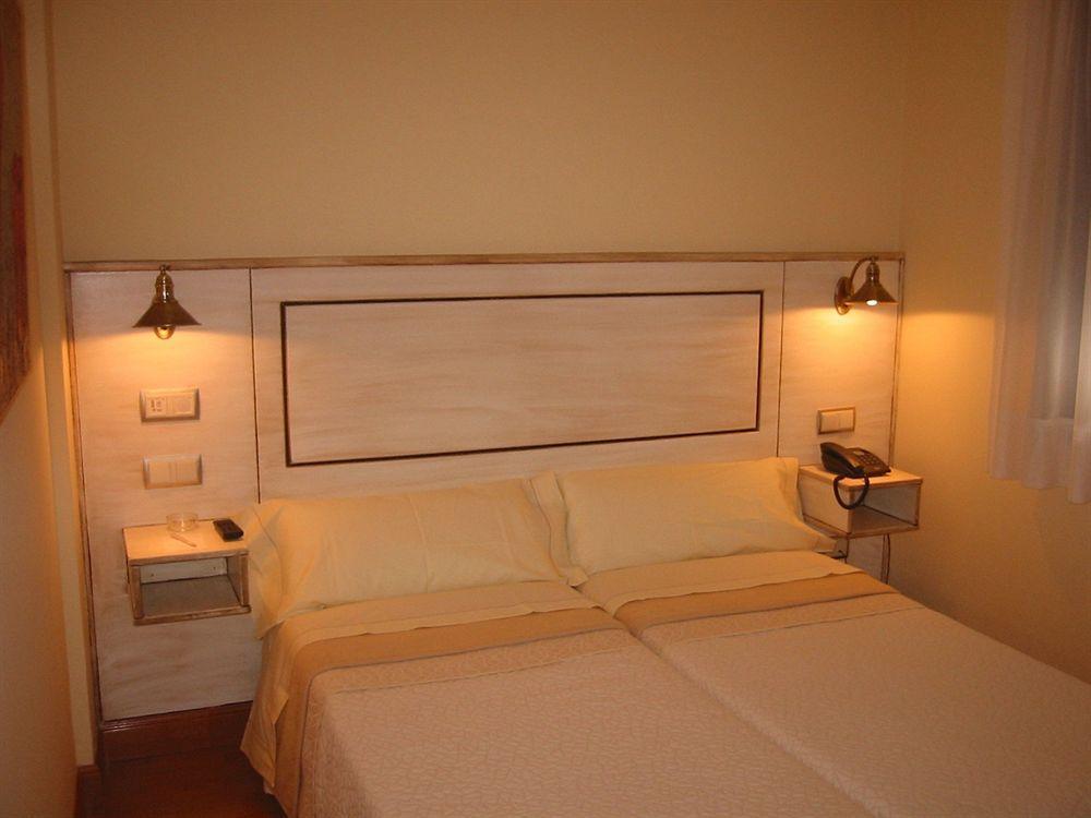 Hotel Castillo De Javier ปัมโปลนา ภายนอก รูปภาพ